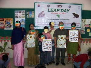 Teachers and students with amphibian education kits at Lucknow. 